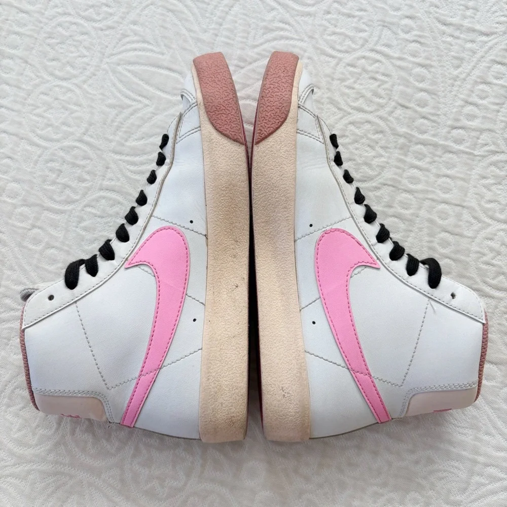 Nike Youth Grade School Blazer Mid 77 Sneakers, White Pink‎ Spell Sz 5Y